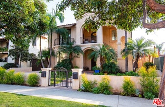 8224 4th St in Los Angeles, CA - Building Photo - Building Photo