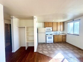 3140 N Clay St, Unit 4 Apartments