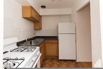 6830 N Sheridan Rd in Chicago, IL - Building Photo - Building Photo