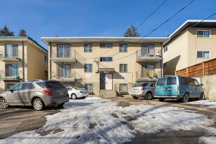 4412 4 St NW in Calgary, AB - Building Photo