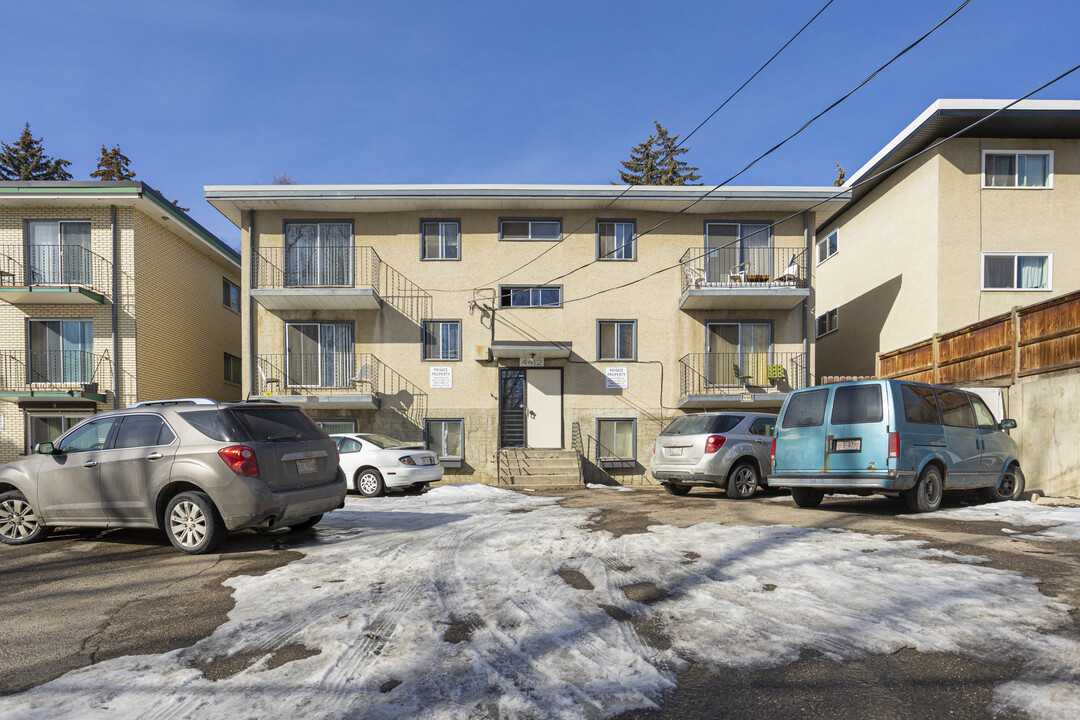 4412 4 St NW in Calgary, AB - Building Photo