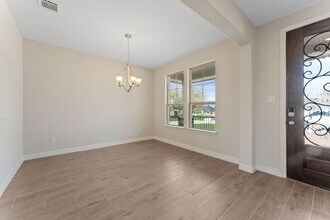 423 Montessa Park in San Antonio, TX - Building Photo - Building Photo