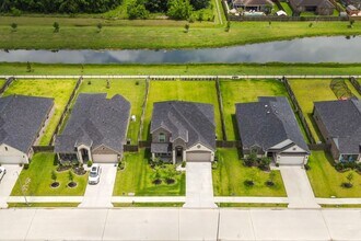 12114 Champion's Frst Dr in Mont Belvieu, TX - Building Photo - Building Photo