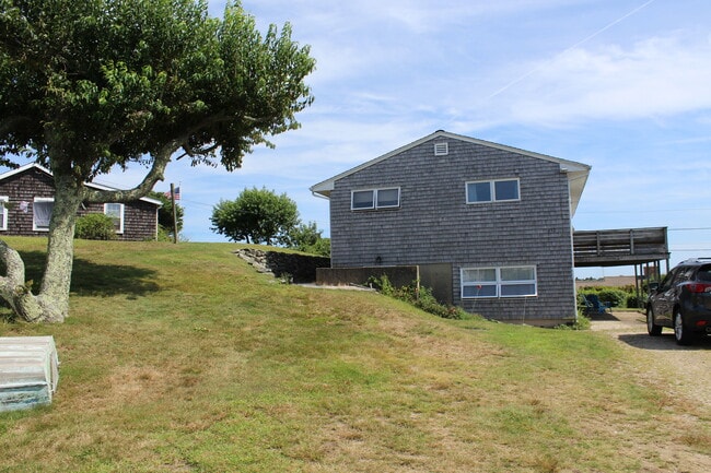 652 Jerry Brown Farm Rd in South Kingstown, RI - Building Photo - Building Photo