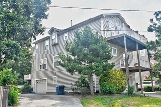 2098 Tazewell Rd in Virginia Beach, VA - Building Photo - Building Photo