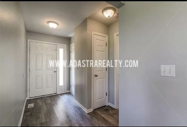 908 N Elm St in Louisburg, KS - Building Photo - Building Photo