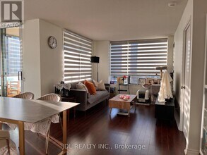 238 Doris Ave in Toronto, ON - Building Photo - Building Photo