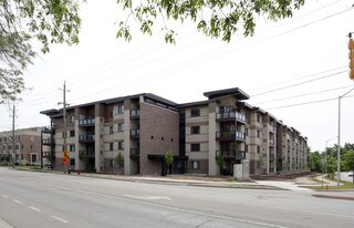 Wyndham Place in Oakville, ON - Building Photo