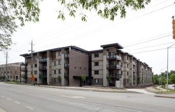 Wyndham Place in Oakville, ON - Building Photo - Primary Photo