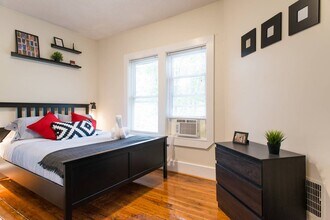 135 Brook St, Unit 3 in Brookline, MA - Building Photo - Building Photo