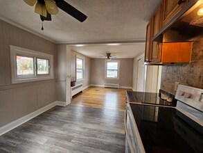 1162 Main Ave in Warwick, RI - Building Photo - Building Photo