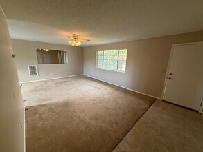 814 Arrowhead Trail in Henderson, NV - Building Photo - Building Photo