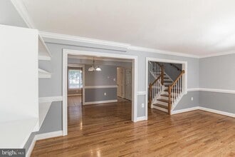 14081 Fallbrook Ln in Woodbridge, VA - Foto de edificio - Building Photo