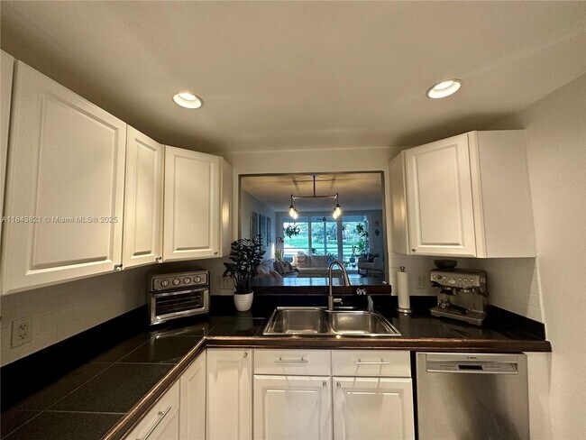 3151 N Course Ln in Pompano Beach, FL - Building Photo - Building Photo