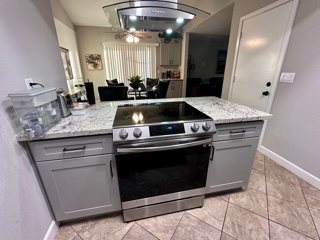 8860 N Winding Way in Fair Oaks, CA - Building Photo - Building Photo