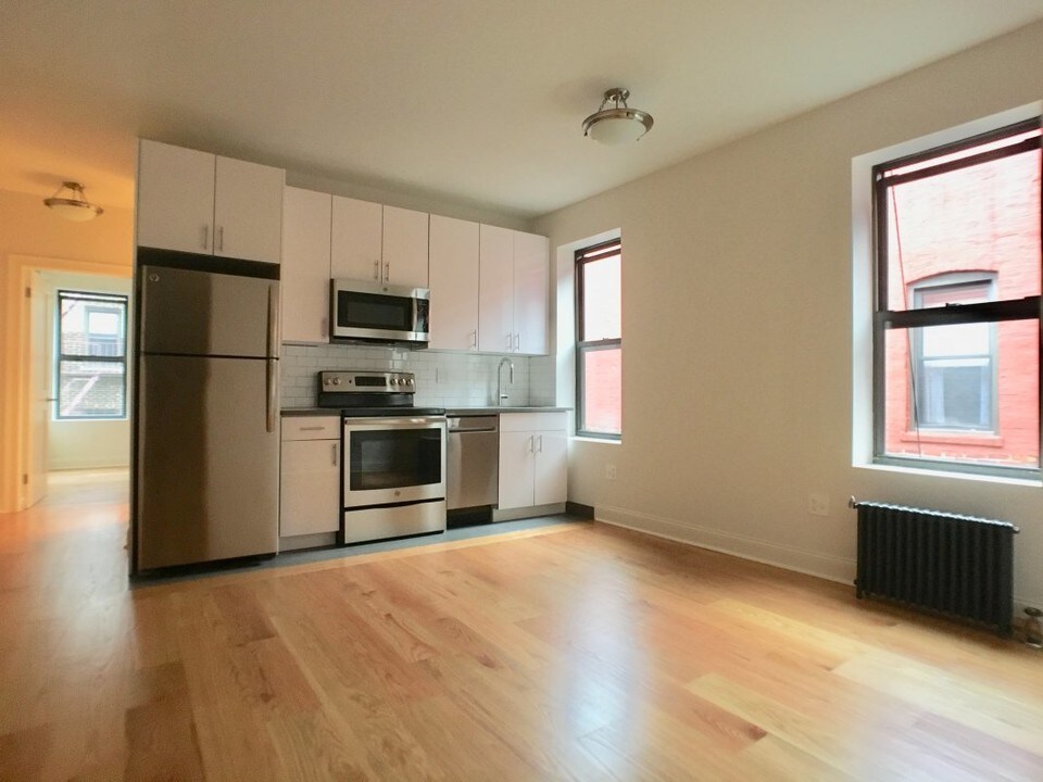 615 Fort Washington Ave in New York, NY - Building Photo