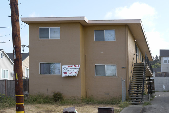 9300 Hillside St in Oakland, CA - Foto de edificio - Building Photo