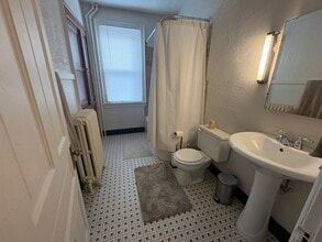 3355 N Bartlett Ave, Unit 2 in Milwaukee, WI - Building Photo - Building Photo