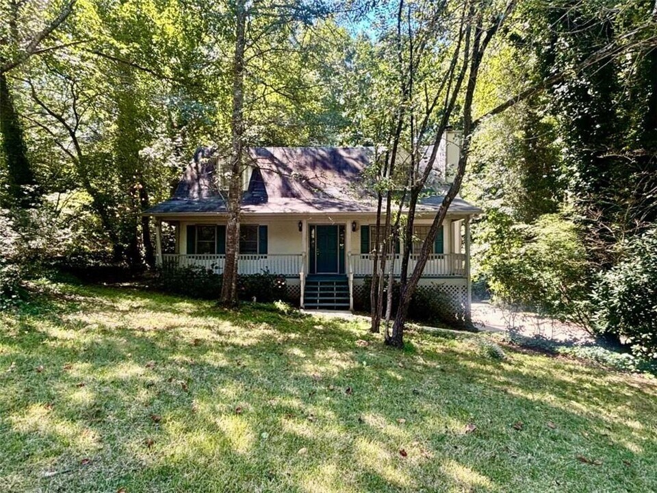 665 Gregory Manor Dr SW in Smyrna, GA - Building Photo