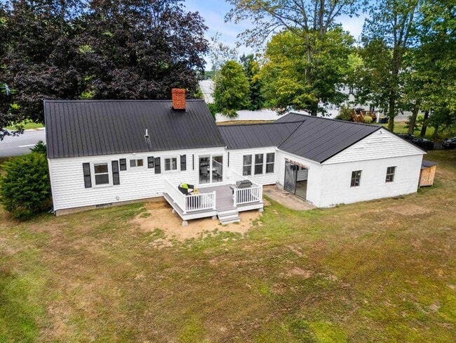 15 Kingston Rd in Plaistow, NH - Foto de edificio - Building Photo