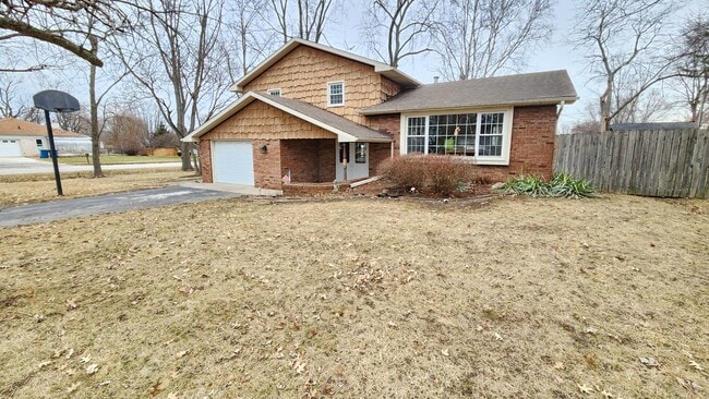 500 Magnolia Dr in Crown Point, IN - Building Photo - Building Photo