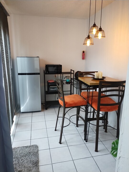 6999 W 25th Ave, Unit Studio/efficiency in Hialeah, FL - Building Photo