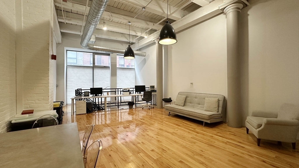 111 Beach St in Boston, MA - Building Photo