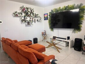 611 Sedum Ave. in Henderson, NV - Building Photo - Building Photo