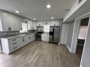141 W 6th St in Hialeah, FL - Building Photo - Building Photo
