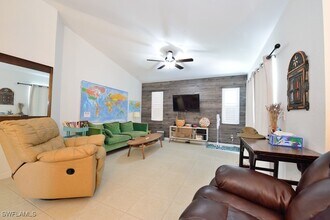 3975 27th Ave NE in Naples, FL - Foto de edificio - Building Photo