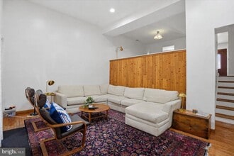 102 Eaton Dr in Wayne, PA - Building Photo - Building Photo