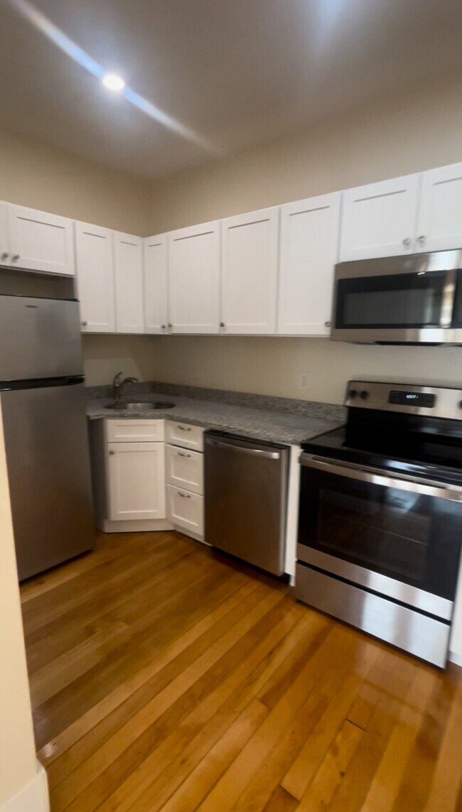 215A Harvard Ave, Unit 6 in Boston, MA - Building Photo - Building Photo