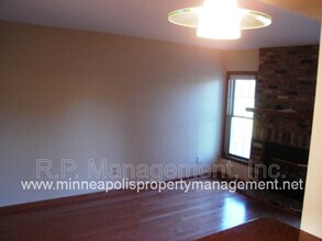 14345 Bedford Dr in Eden Prairie, MN - Building Photo - Building Photo