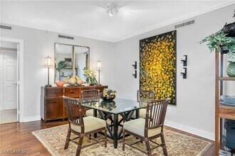 7575 Pelican Bay Blvd in Naples, FL - Building Photo - Building Photo