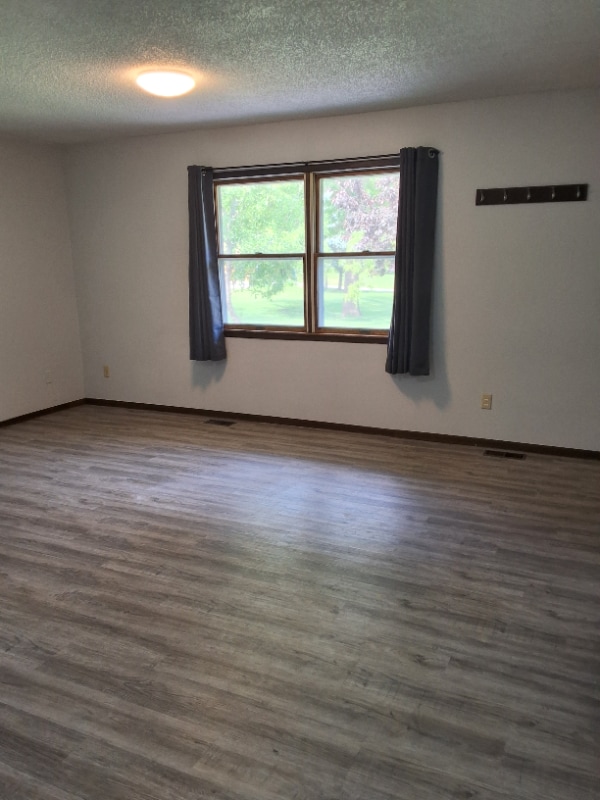 18 2nd St in Melbourne, IA - Building Photo - Building Photo