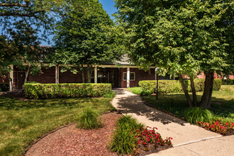 Terraces of Elk Grove in Elk Grove Village, IL - Building Photo - Building Photo