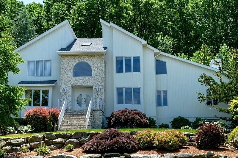 19 Lea Pl in Rockaway, NJ - Building Photo