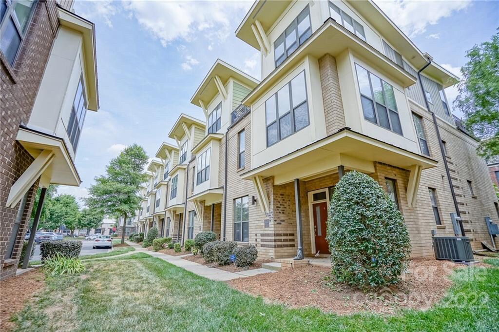 Room in Townhome on Steel Yard Ct in Charlotte, NC - Building Photo
