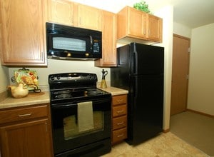 Celebre Place in Kenosha, WI - Building Photo - Building Photo