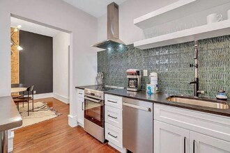 108 E Anderson St in Savannah, GA - Building Photo - Building Photo