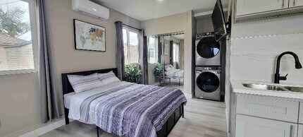 4944 Bellflower Blvd in Lakewood, CA - Building Photo - Building Photo