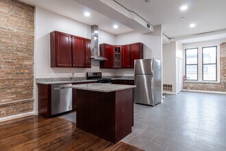 3345 N Clark St, Unit 2 in Chicago, IL - Building Photo - Building Photo