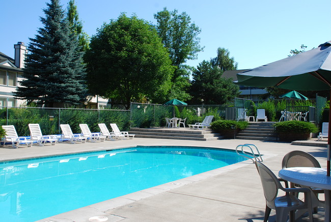 Cedar Creek Village I in Spokane, WA - Foto de edificio - Building Photo