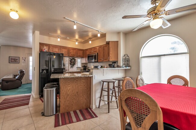 3563 E Wasatch Grove Ln in Cottonwood Heights, UT - Building Photo - Building Photo