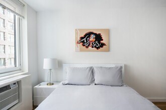 271 W 47th St in New York, NY - Building Photo - Building Photo