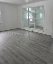 12851 Saratoga St in Oak Park, MI - Building Photo - Building Photo