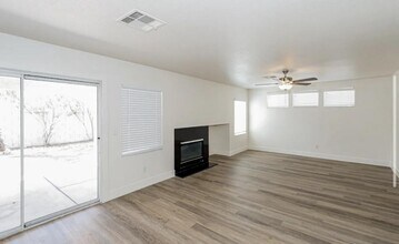 1840 N Bruce St in North Las Vegas, NV - Building Photo - Building Photo