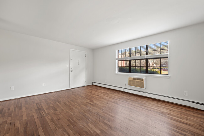 122 Sycamore Ln, Unit C