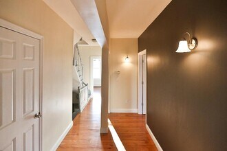 82 Bremen St, Unit 2 in Boston, MA - Foto de edificio - Building Photo