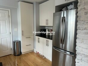 296 Arlington St, Unit #1T in Watertown, MA - Building Photo - Building Photo